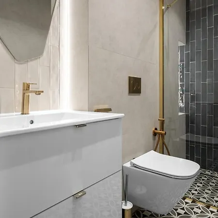 Nestio Premium Designer 2br Center